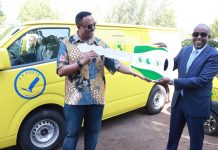 Ministre de la Communication Réceptionne Flotte de Véhicules Ministre de la Communication Réceptionne Flotte de Véhicules