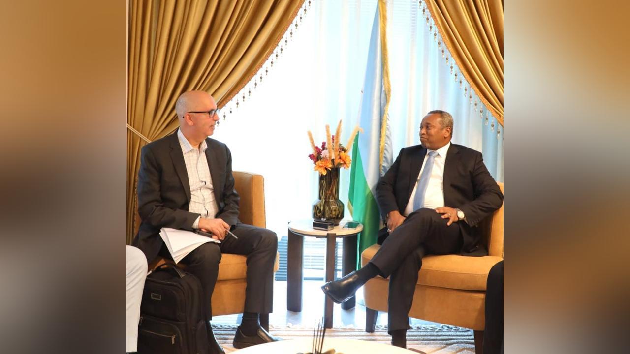 Ministre de l'Énergie Et Banque Mondiale Discutent Électricité Ministre de l'Énergie Et Banque Mondiale Discutent Électricité