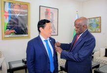 Qu Dongyu Nommé Chevalier de l’Ordre du 27 Juin Qu Dongyu Nommé Chevalier de l'Ordre du 27 Juin