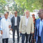 Visite du Pr Didier Raoult au CHU de Djibouti Visite du Pr Didier Raoult au CHU de Djibouti