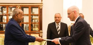 Guelleh Accueille Cinq Nouveaux Ambassadeurs à Djibouti Guelleh Accueille Cinq Nouveaux Ambassadeurs à Djibouti