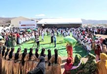 Yoboki Renoue avec ses Traditions lors de l’Intronisation Yoboki Renoue avec ses Traditions lors de l'Intronisation