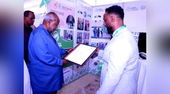 Portrait de Bachir Omar Mohamed, Ambassadeur de Djibouti Portrait de Bachir Omar Mohamed, Ambassadeur de Djibouti