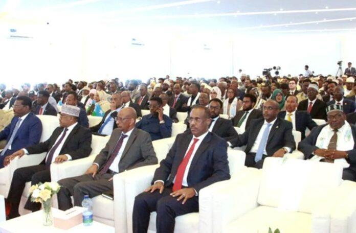 Une délégation djiboutienne présente à l’investiture du président de la région nord-est de la Somalie Une délégation djiboutienne présente à l’investiture du président de la région nord-est de la Somalie