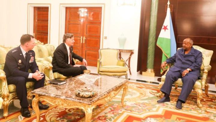 Guelleh Accueille Le Secrétaire D'Etat Adjoint Américain Guelleh Accueille Le Secrétaire D'Etat Adjoint Américain