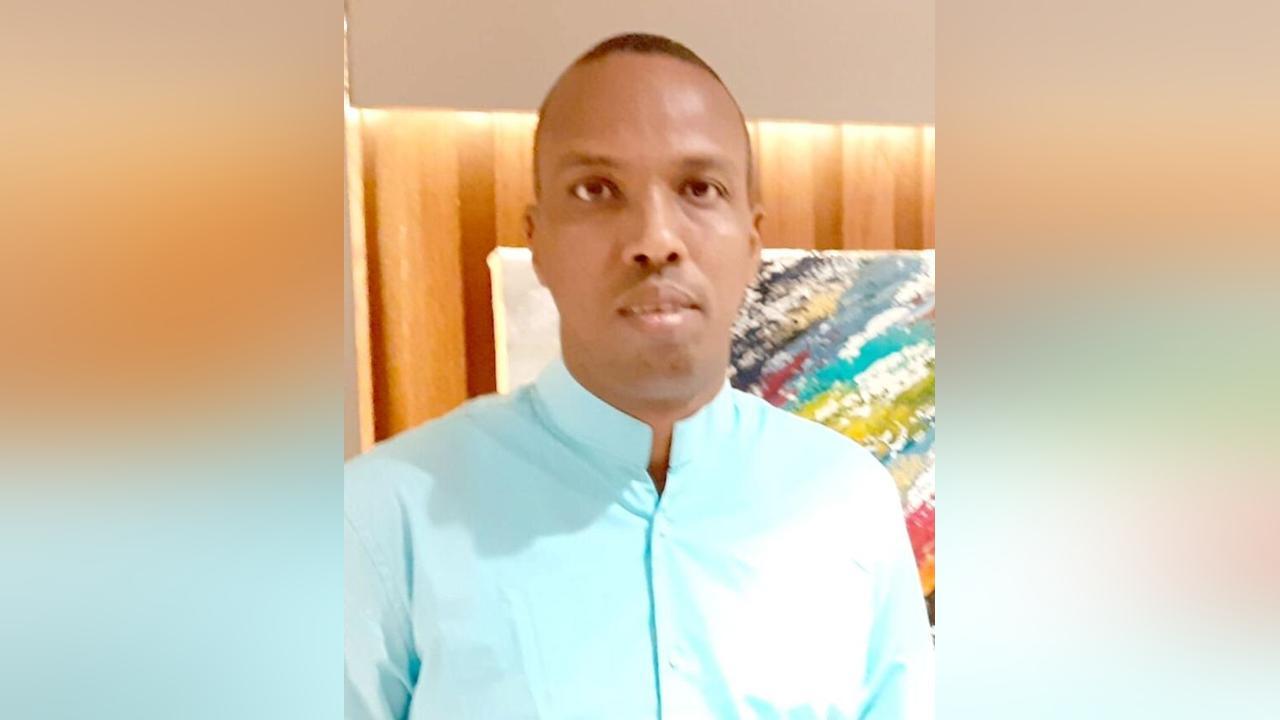 Portrait d'Elmi Saleban Yassin, Pionnier de la Santé Numérique Portrait d'Elmi Saleban Yassin, Pionnier de la Santé Numérique