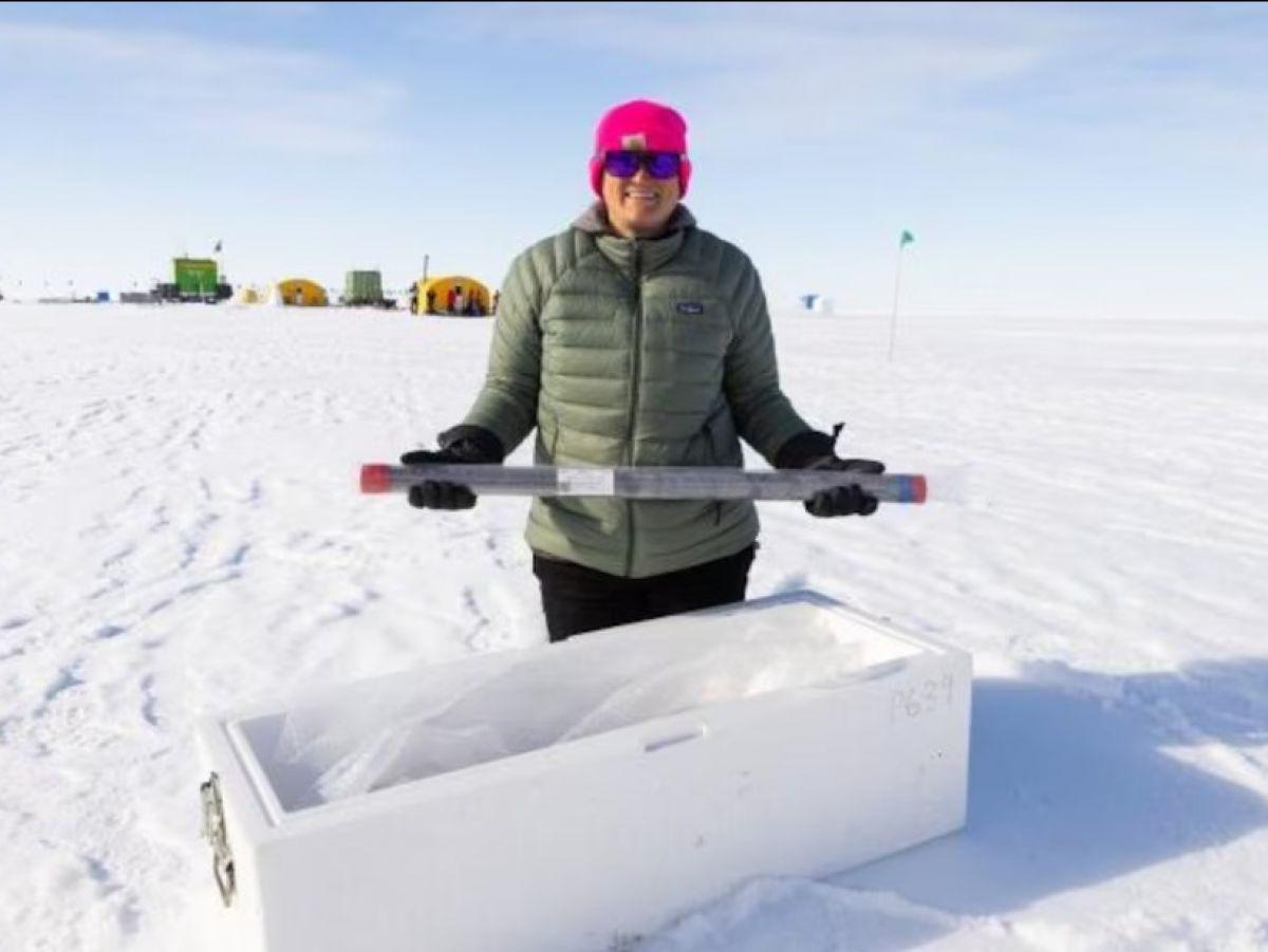 Forage Sous La Glace De L'Antarctique Forage Sous La Glace De L'Antarctique