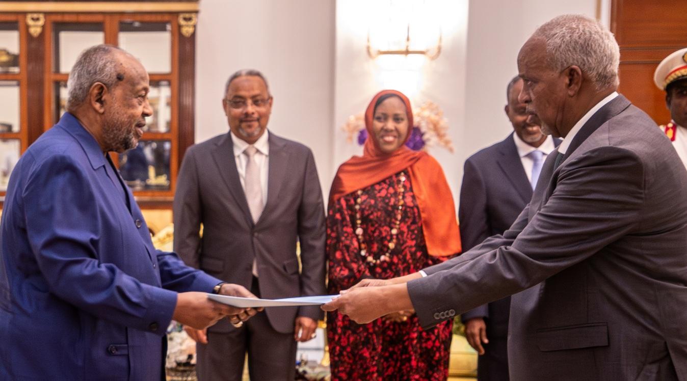 Le président Guelleh reçoit le nouvel ambassadeur de Somalie à Djibouti Le président Guelleh reçoit le nouvel ambassadeur de Somalie à Djibouti