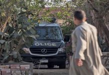 الأمن المصري يمنع أسرة مرسي من تلقّي العزاء