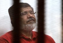 الحكم قريبا على مرسي وآخرين في قضية التخابر مع حماس