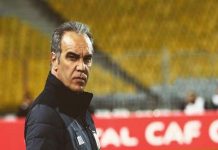 الأهلي المصري يقيل مدربه