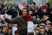 هيثم محمدين: غادر الزنزانة لكتابة “سجنك ومطرحك” ثم عاد إلى محبسه