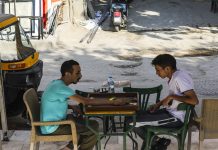 واتساب مصر : المواطن المخبر