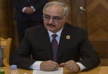 أزمة بالبعثة الدبلوماسية الليبية تغلق السفارة بالقاهرة.. وحفتر في زيارة سرية لمصر