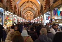 السوق المصري في إسطنبول.. هنا يمكن للزائر الحصول على كل شيء