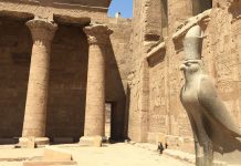 اكتشاف تمثال ضخم للإله حورس