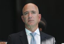 أغنى رجل في العالم تبرع لضحايا حرائق أستراليا.. كم دفع؟