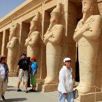 مصر تتخذ قرارا لأول مرة بشأن السياح الأجانب