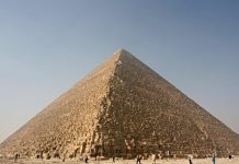 كيف ساعدت النجوم المصريين القدماء في بناء الأهرامات؟