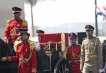 مصري ينتحر بعد مشاهدة جنازة مبارك!