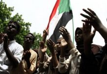 وقفة احتجاجية في الخرطوم للمطالبة بإجلاء العالقين في مصر