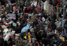 لوموند: هل يفكك السيسي قنبلة الشعب الموقوتة؟