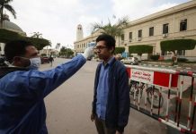 مصر تفكر بفرض حظر التجوال الكامل