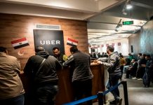 أوبر تسرح مئات العاملين في مصر وسط تخفيضات عالمية