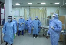 بالصور.. خروج أصغر متعاف مصري من كورونا بعد وفاة والدته