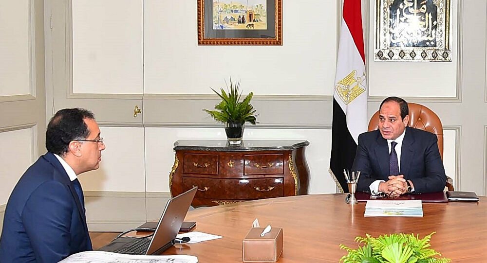 رئيس الوزراء المصري يكلف بسرعة إحلال السيارات وتحويلها للعمل بالغاز الطبيعي رئيس الوزراء المصري يكلف بسرعة إحلال السيارات وتحويلها للعمل بالغاز الطبيعي