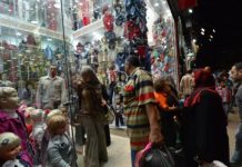 مصر تغلق 1388 محلاً ومقهى في 7 محافظات لمخالفتها قانون المحال الجديد مصر تغلق 1388 محلاً ومقهى في 7 محافظات لمخالفتها قانون المحال الجديد