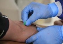 أطباء مصر مع لقاح كورونا.. والنقابة تحسم موقفها الجمعة أطباء مصر مع لقاح كورونا.. والنقابة تحسم موقفها الجمعة