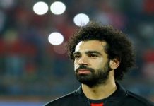 صلاح يُهنئ نجوم كينيا على طريقة مورينيو صلاح يُهنئ نجوم كينيا على طريقة مورينيو