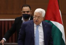 عباس يلتقي الوفد الأمني المصري عباس يلتقي الوفد الأمني المصري