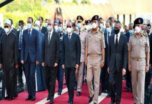 بالصور.. السيسي يقرأ الفاتحة على قبر جيهان السادات بالصور.. السيسي يقرأ الفاتحة على قبر جيهان السادات