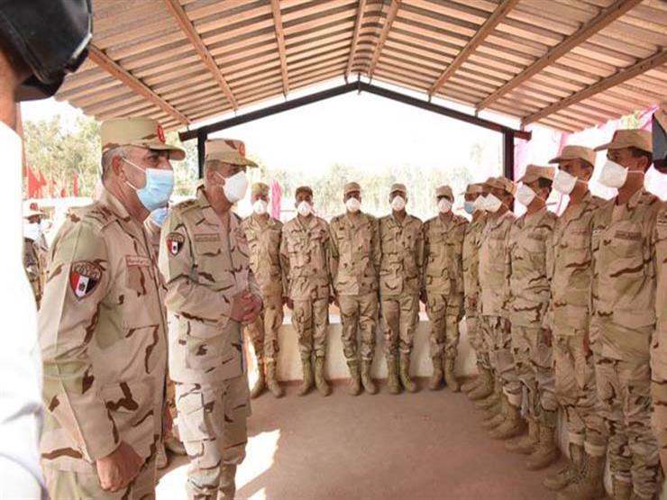 وزير الدفاع يتفقد معسكر إعداد وتأهيل مقاتلي شمال سيناء ويلتقى برجال الجيش الثاني الميداني
