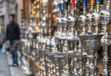 “إعدام جماعي” لنراجيل في ميدان عام بالمحلة الكبرى مصر: "إعدام جماعي" لنراجيل في ميدان عام بالمحلة الكبرى