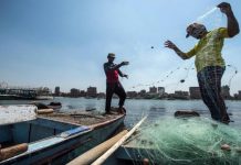 السلطات المصرية تشترط تسديد 5 آلاف جنيه لمزاولة مهنة الصيد السلطات المصرية تشترط تسديد 5 آلاف جنيه لمزاولة مهنة الصيد