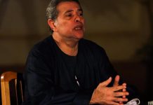 تزوير ونفقة وبيع ملاعق وسكاكين.. توفيق عكاشة يجدد الجدل بمصر تزوير ونفقة وبيع ملاعق وسكاكين.. توفيق عكاشة يجدد الجدل بمصر