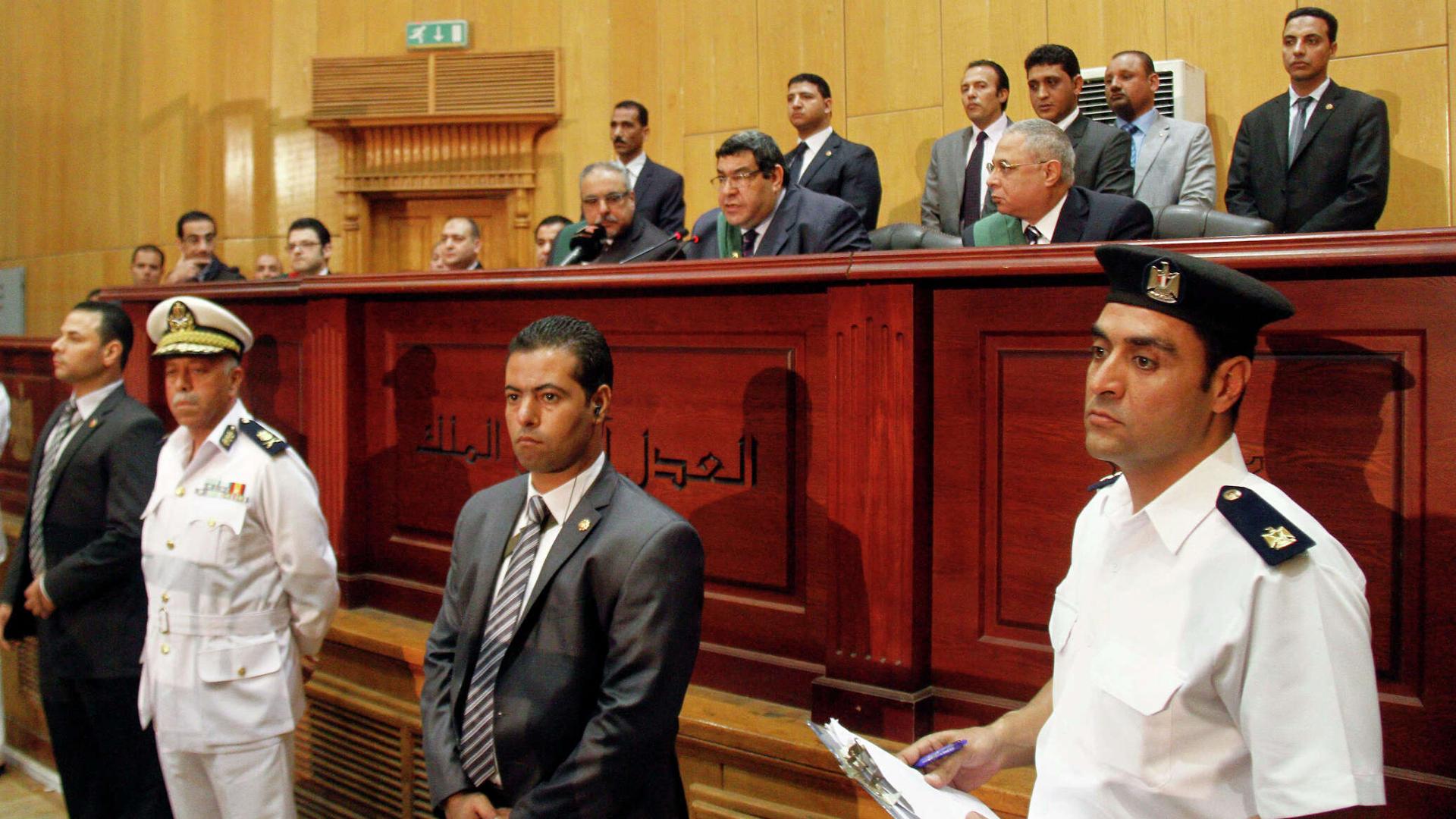 المحامي المصري البارز فريد الديب يقول إنه أصيب بسرطان الدم ويلمح لاعتزال المحاماة المحامي المصري البارز فريد الديب يقول إنه أصيب بسرطان الدم ويلمح لاعتزال المحاماة