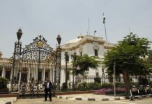 البرلمان المصري يرجئ جلساته بسبب سفر نوابه للتنزه “على نفقة الدولة” البرلمان المصري يرجئ جلساته بسبب سفر نوابه للتنزه "على نفقة الدولة"