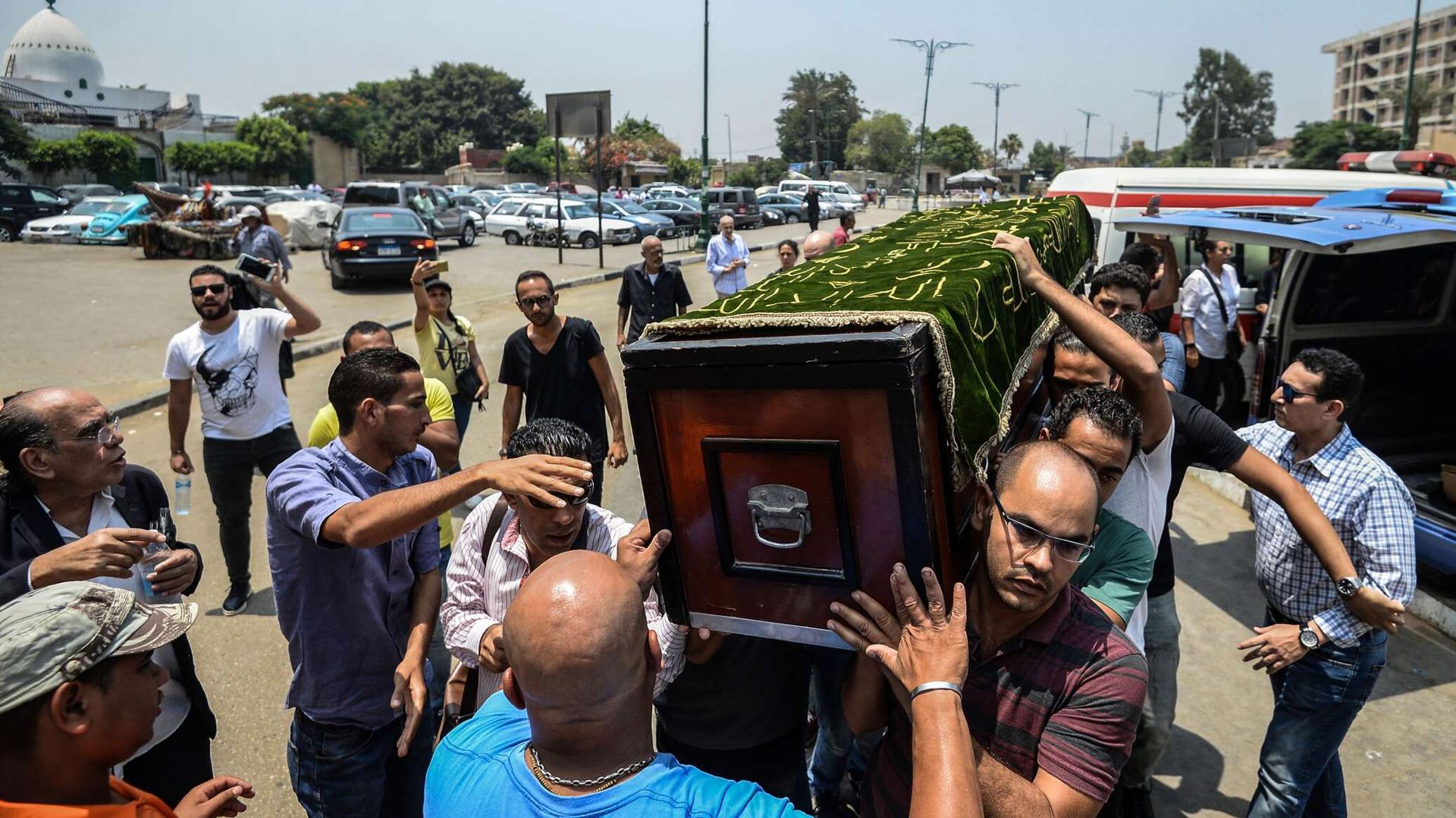 الموت يفجع الفنانة المصرية سمية الخشاب... فيديو الموت يفجع الفنانة المصرية سمية الخشاب... فيديو