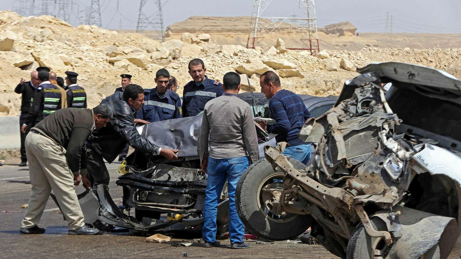 تفاصيل حادث تصادم حافلة سياحية وسيارة في صعيد مصر... تفاصيل حادث تصادم حافلة سياحية وسيارة في صعيد مصر...
