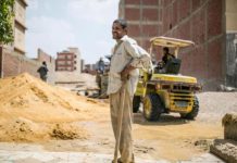 السيسي يلتقي مدير مصنع رخام للاتفاق على “أعمال مقاولات” السيسي يلتقي مدير مصنع رخام للاتفاق على "أعمال مقاولات"