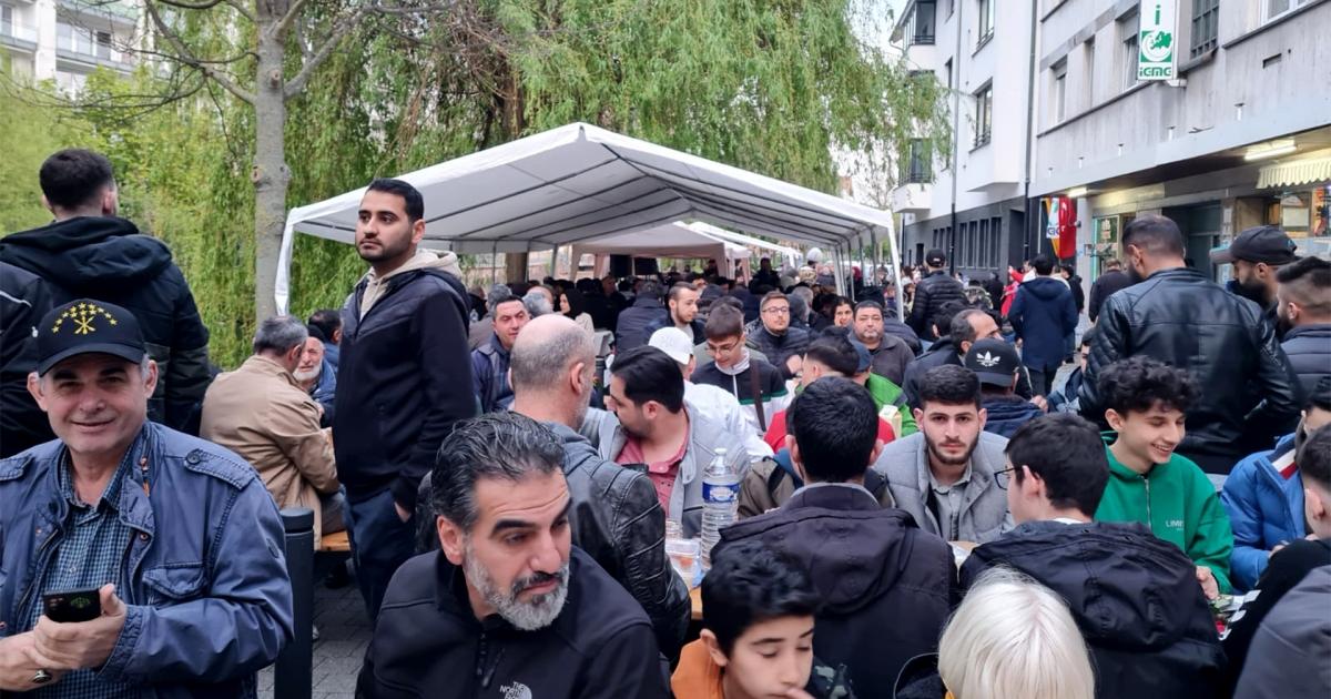 إفطار رمضاني جماعي لـ700 شخص في بفورتسهايم الألمانية إفطار رمضاني جماعي لـ700 شخص في بفورتسهايم الألمانية