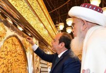 اختفاء الباب الأثري لمسجد الإمام الحسين في القاهرة اختفاء الباب الأثري لمسجد الإمام الحسين في القاهرة