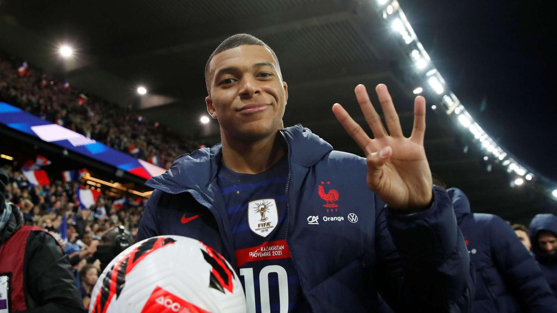 إعلام: مبابي يتناول الغداء في ريال مدريد مع أشرف حكيمي ويؤكد إصراره على الانضمام للنادي إعلام: مبابي يتناول الغداء في ريال مدريد مع أشرف حكيمي ويؤكد إصراره على الانضمام للنادي