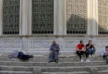 عنف وانتحار… حوادث تنذر بخلل مجتمعي في مصر عنف وانتحار... حوادث تنذر بخلل مجتمعي في مصر