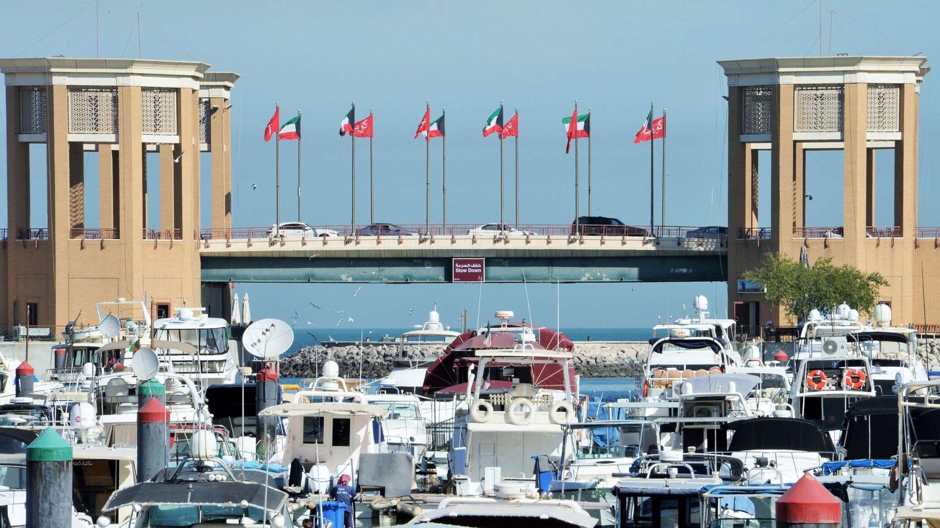 وفاة 5 مصريين في الكويت وإصابة 3 آخرين إثر تعرضهم لحادث مروري وفاة 5 مصريين في الكويت وإصابة 3 آخرين إثر تعرضهم لحادث مروري