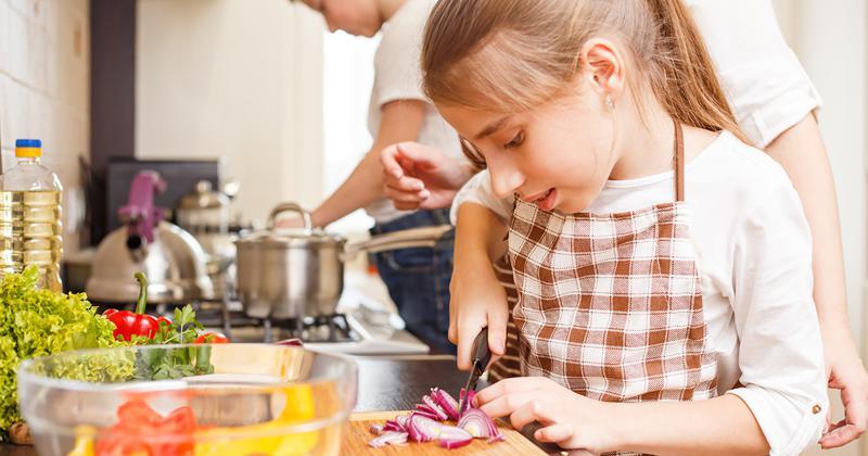 مشاركة الأطفال في الأعمال المنزلية قد يجعلهم أكثر ذكاء